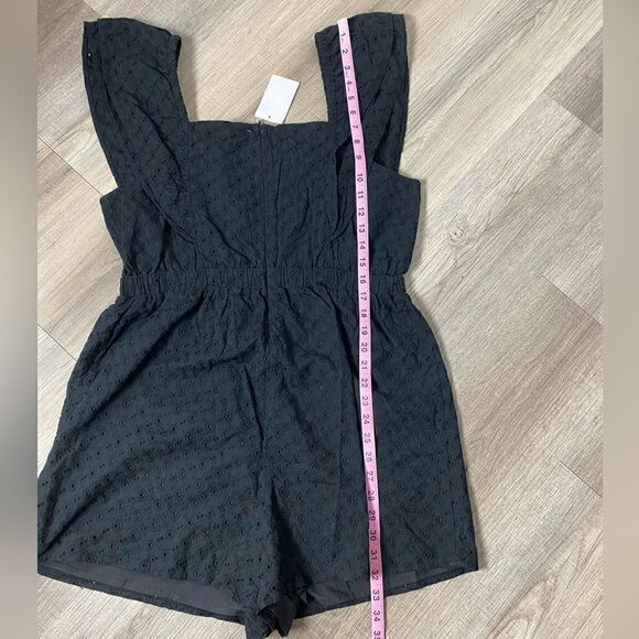 🆕 ALI & JAY | Black Eyelet Fabric Ruffle Sleeves Back Zip Romper Size XL - Picture 7 of 9